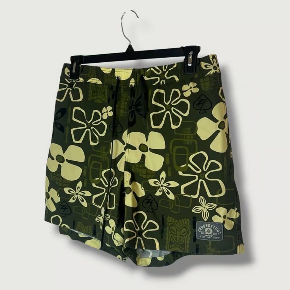 Zero Foxtrot Mens Green Floral Swim Trunks Size 2XL